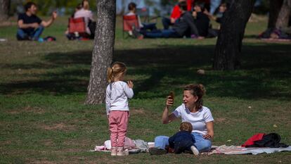 A family in the Casa de Campo park in Madrid.