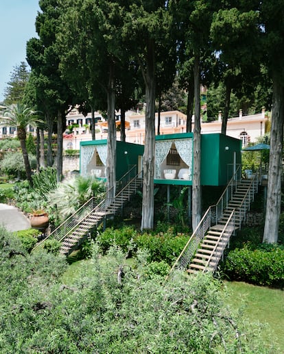 El Gran Hotel Timeo, de Taormina, alberga dos cabañas de Dior en lo alto de unos cipreses.