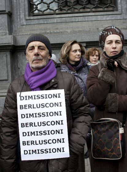Protesta contra Berlusconi en Milán el día 29 de enero.