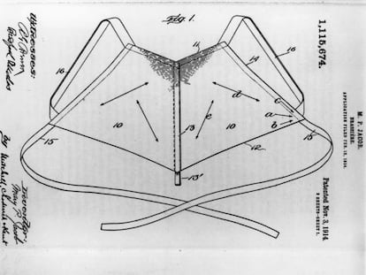 El 3 de noviembre de 1914, Mary Phelps-Jacobs patenta el primer diseño de sujetador: Caresse Crosby. Phelps provenía de una familia de inventores, uno de sus antecesores fue Robert Fulton, creador de la máquina de vapor. Fue una mujer pionera que llegó a certificar que su empresa no había contado con el dinero de su marido, sino que había crecido gracias a su propio esfuerzo. </br> Tenía 19 años cuando ideó este sujetador. Estaba en una fiesta de la alta sociedad y llevaba un corsé muy apretado que sobresalía por su vestido y le hacía encontrarse incómoda. Le pidió a una doncella que la ayudara y juntas confeccionaron un sujetador con dos pañuelos unidos a partir de las cintas rosas del corsé (la tradición decía que debía ser de ese color). Empezó a fabricar modelos para sus amigas. Poco después vendió la patente a The Warner Brothers Corset Company (hoy Warnaco, dueño de Calvin Klein, Speedo y otras marcas). La prenda pronto comenzó a introducirse en los armarios. </br> La necesidad de mano de obra ante la Primera Guerra Mundial hizo que las mujeres se incorporaran al mundo laboral, y la rigidez de movimientos que provocaba el corsé se hizo incompatible con su nuevo papel. Esto causó la paulatina desaparición de esta prenda. Además el metal que se utilizaba para realizar los corsés se requería por esas fechas para la fabricación de material bélico.