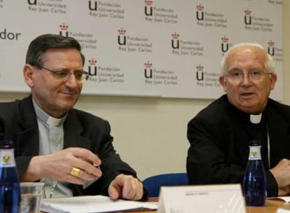 El arzobispo Angelo Amato (izquierda) y el cardenal Cañizares, en los cursos de verano de Aranjuez.