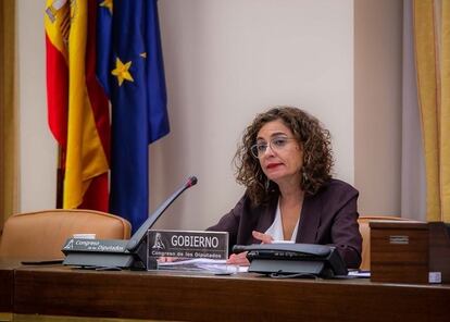 La ministra de Hacienda, María Jesús Montero, comparece ante la comisión del ramo en el Congreso, este jueves.