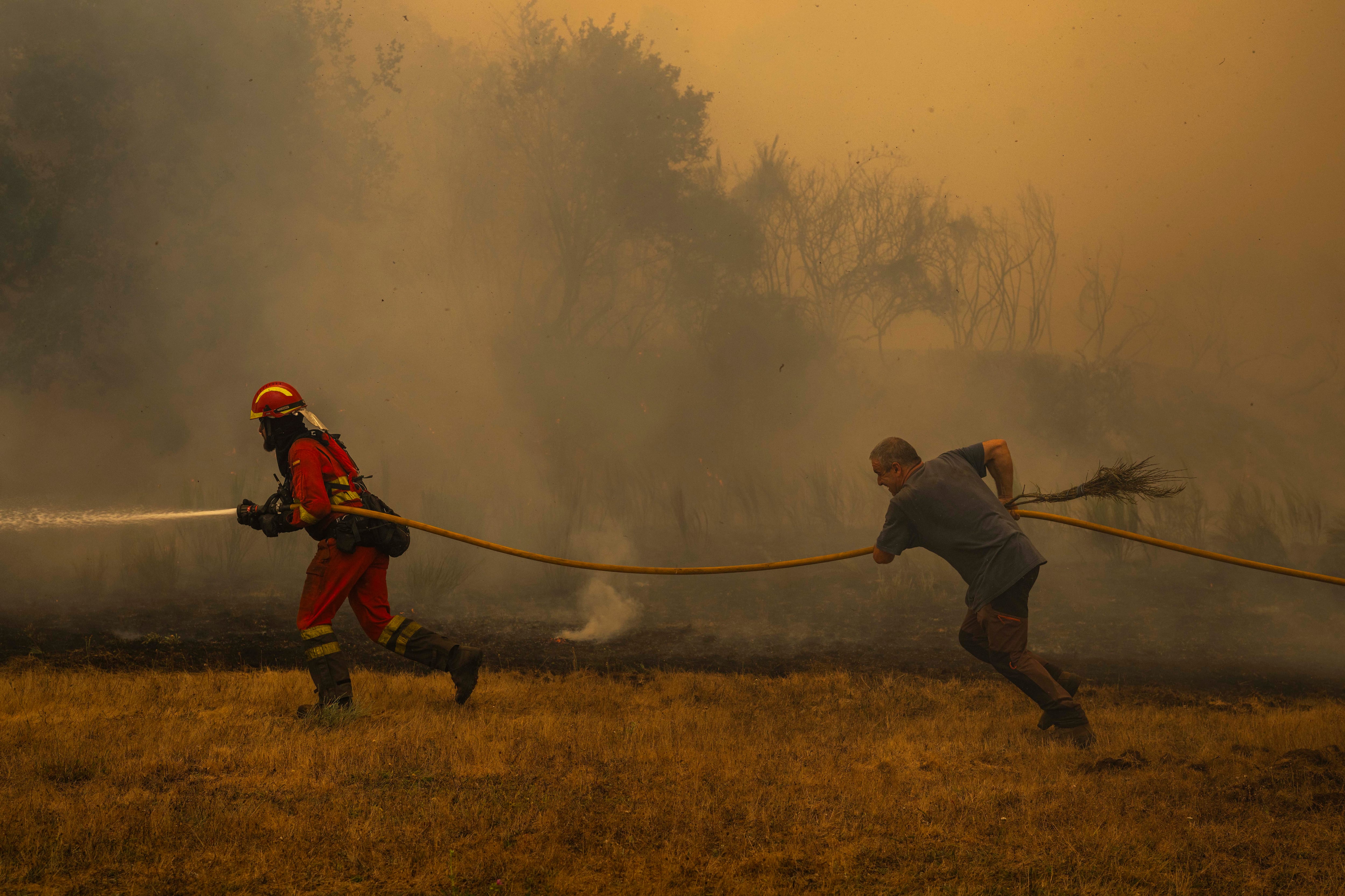 Alerta en toda la provincia de Ourense por una oleada de incendios simultáneos