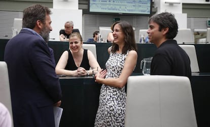 Mauricio Valiente (IU), Esther Gómez (Podemos), Rita Maestre (Podemos) y Jorge García Castaño (IU) durante un pleno este mes de julio.