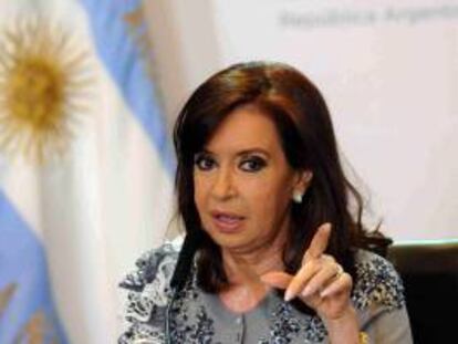 Los economistas celebraron el "sinceramiento" del Indec, aunque, como contrapartida, criticaron al Ejecutivo de Cristina Fernández (imagen) por la presunta manipulación de los datos en los últimos siete años. EFE/Archivo