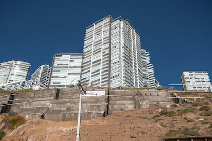 Vista de las edificaciones del borde costero en la comuna de Concón.
