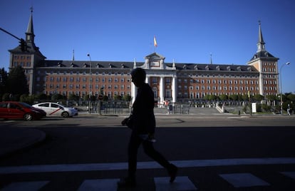 Fachada del que fuera Ministerio del Aire durante la dictadura de Franco, edificio proyectado por Luis Gutiérrez Soto.