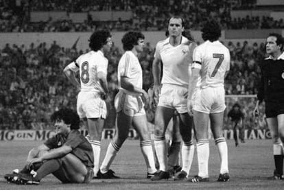 El Pibe de Oro con la camiseta del Barcelona, durante la final de Copa del Rey de 1983.