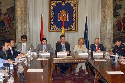 El delegado del Gobierno en Madrid, Constantino Méndez, junto al concejal de Seguridad de Madrid, Pedro Calvo.