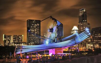 Modelo a tama&ntilde;o real del telescopio &#039;James Webb&#039; que la NASA est&aacute; construyendo para sustituir al &#039;Hubble&#039;, expuesto en Austin (Texas).