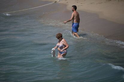 La platja per a gossos de Barcelona està a punt d'obrir.