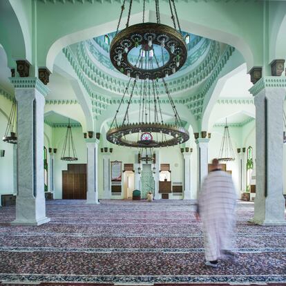 La gran mezquita, financiada por las monarquías del Golfo