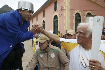 La antorcha olímpica en manos de Iha Grande el día 28 de julio en Brasil.