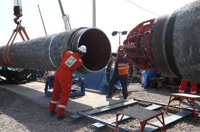 Trabajadores del  gasoducto Nord&nbsp;Stream&nbsp;2 cerca de la ciudad de Kingisepp, en la regi&oacute;n de Leningrado, Rusia