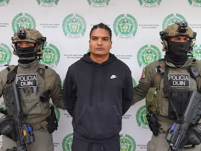 Larry Changa en custodia de la Policía de Investigación Criminal de Colombia, el 1 de julio.