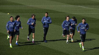 De I a D, Casemiro, Marcelo, Coentrao, Navas, Modric, Kovacic y Cristiano en el entrenamiento de este martes.