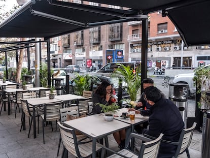 Terrazas casi vacías en Ponzano, una calle de las habitualmente más concurridas en Madrid.
