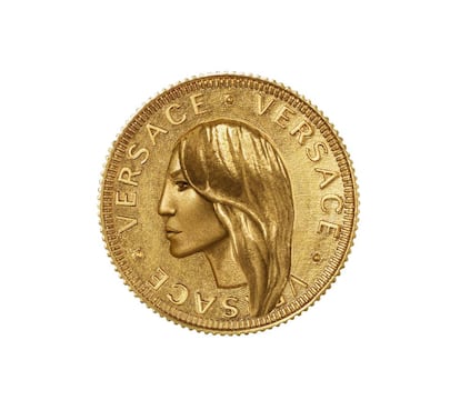 Una moneda con la imagen de Donatella Versace.