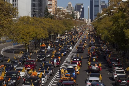 La protesta de este domingo se enmarca en el calendario de acciones previstas de la campaña “Más plurales, más libres, más iguales”, que intenta paralizar la nueva ley de Educación, aprobada esta semana en el Congreso. En la imagen, participantes en la protesta en Madrid.