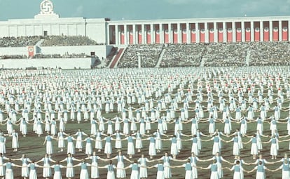 La Liga de Muchachas Alemanas en un congreso del partido nazi en 1938.