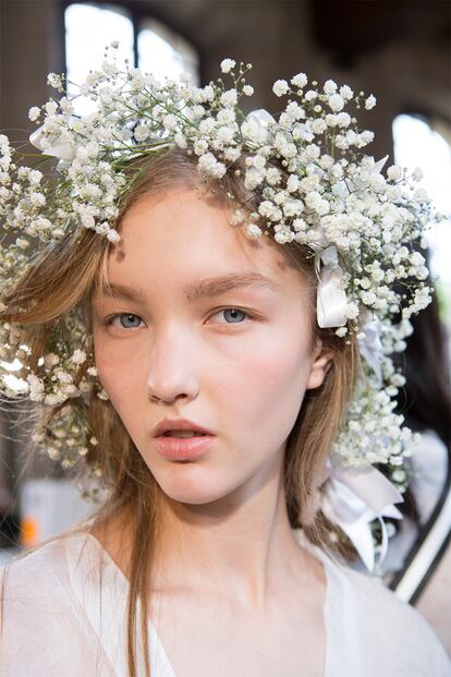 Rodarte también propone versiones un poco más moderadas en su colección alta costura para el próximo otoño.