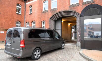 Vehicle en el qual suposadament Puigdemont arriba a la presó de Neumuenster, a Alemanya.