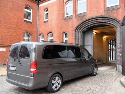 Vehicle en el qual suposadament Puigdemont arriba a la presó de Neumuenster, a Alemanya.