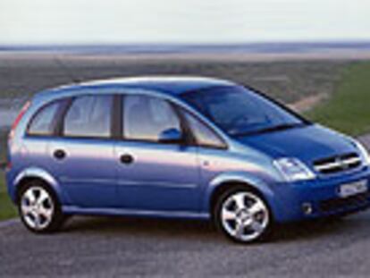El Opel Meriva es un monovolumen compacto basado en el Corsa, cuya longitud se ha alargado hasta cuatro metros. Se fabricará en Figueruelas (Zaragoza) y saldrá a la venta en enero.