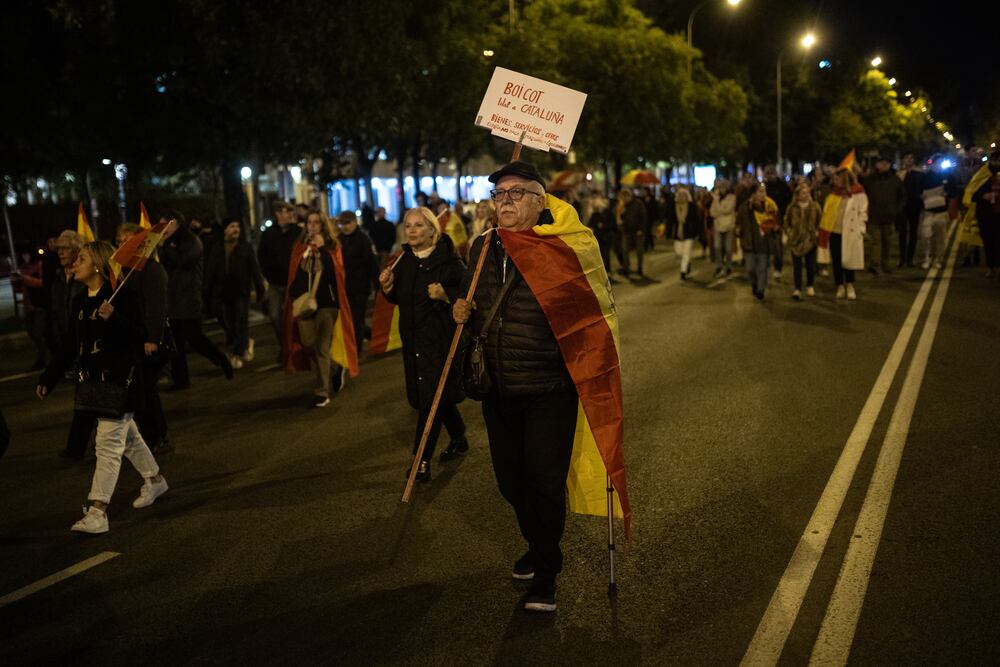 Pedro Sánchez: Miles de personas protestan en la calle contra los ...