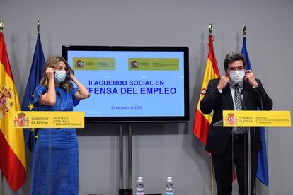 La ministra de Trabajo, Yolanda Díaz, y el ministro de Inclusión, Seguridad Social y Migraciones, José Luis Escrivá.