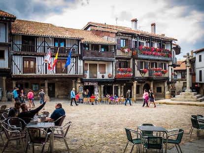 El Ayuntamiento y la plaza Mayor de La Alberca (Salamanca).