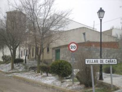 Carretera de acceso a Villar de Cañas. EFE/Archivo