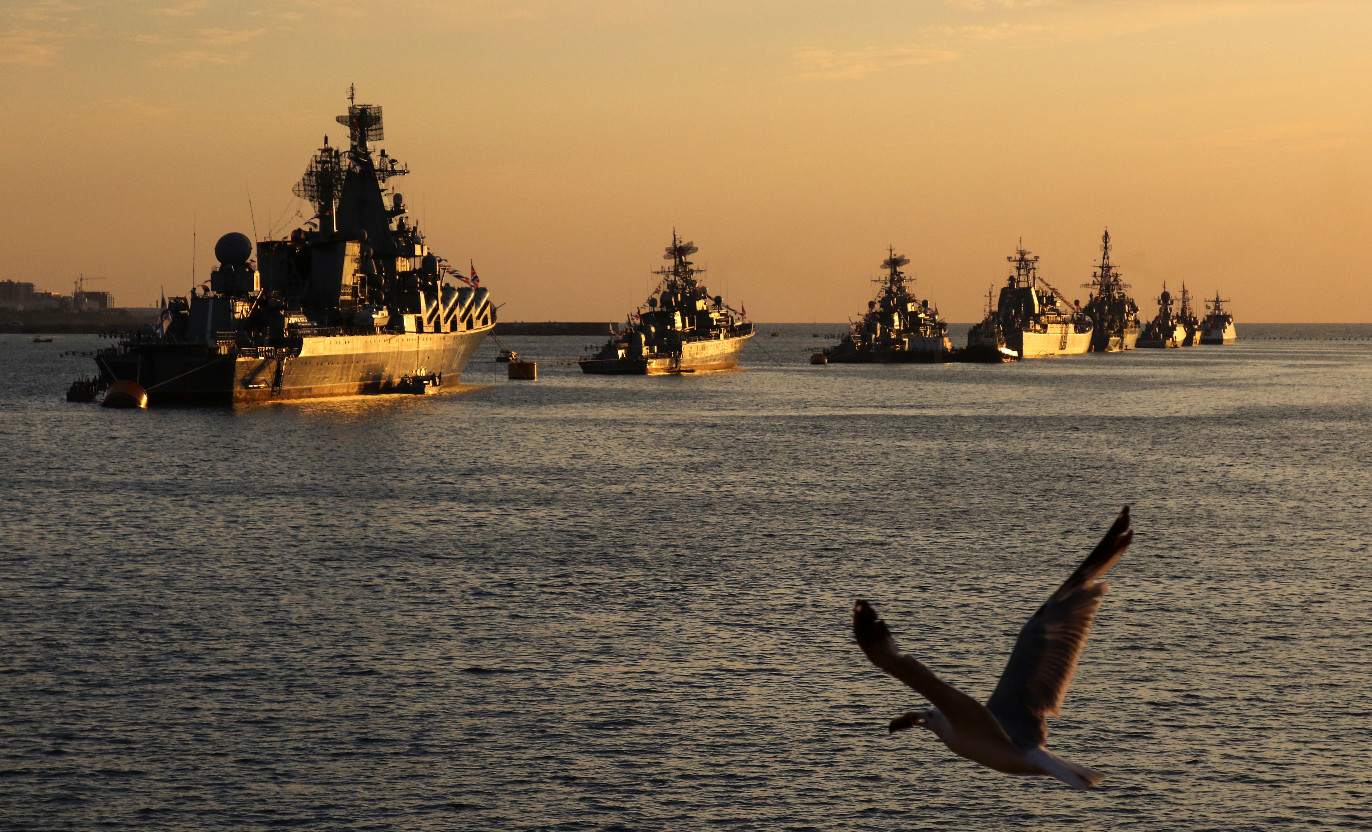 Rusia aumenta en un 50% el tránsito de sus buques de guerra por el Estrecho