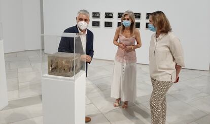 Juan Antonio Álvarez Reyes, Patricia del Pozo y Mar Sánchez Estrella, este jueves en la reapertura del CAAC.