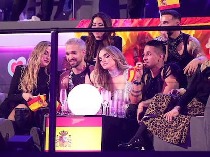 Melody y la delegación española, durante las votaciones de la final de Eurovisión.