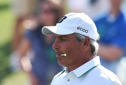 Fred Couples muerde un tee durante la segunda jornada de Augusta