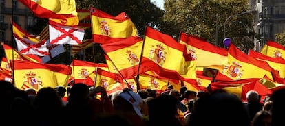 Banderas espa&ntilde;olas en la manifestaci&oacute;n en Barcelona el pasado 29 de octubre. 