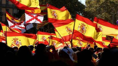 Banderas espa&ntilde;olas en la manifestaci&oacute;n en Barcelona el pasado 29 de octubre. 
