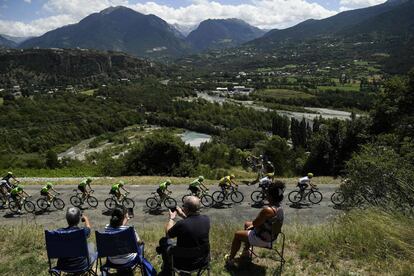 El británico Christopher Froome (3d), en la última etapa de montaña entre las localidades francesas de Briancon y Izoard, 20 de julio de 2017.