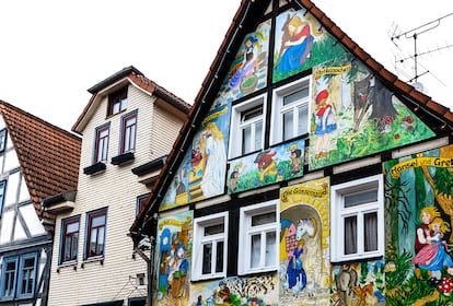 Fachadas en el pueblo Steinau an der Strasse, en el estado alemán de Hesse, donde pasaron su infancia los hermanos Grimm