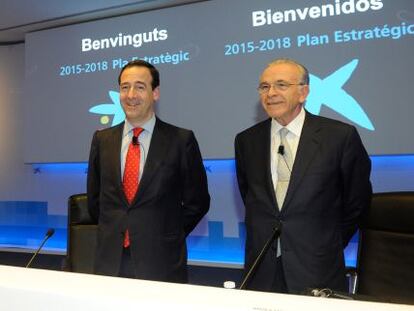 El conseller delegat de Caixabank, Gonzalo Gortázar (a l'esquerra) i el president de l'entitat, Isidre Fainé.