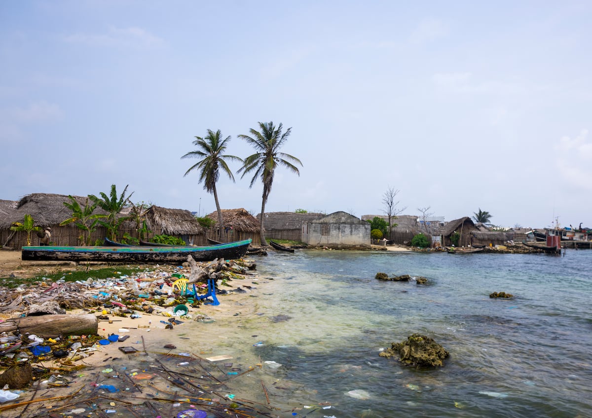 Contaminación plástica amenaza costas centroamericanas