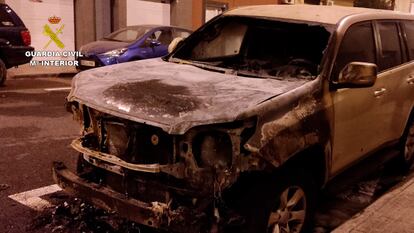 Estado en el que quedó el vehículo quemado en Melilla.
