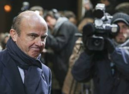 El ministro espa?ol de Economa y Competitividad, Luis de Guindos a su llegada ayer a la reunin del Eurogrupo celebrada en la sede del Consejo Europea en Bruselas.