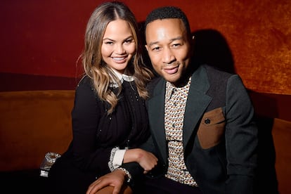 John Legend a Chrissy Teigen

Todos los que tengan una cuenta de Instagram y se consideren unos foodies convencidos seguro que saben de la existencia de las increíbles (en tamaño y sabor) ruedas de queso parmigiano reggiano, perfectas para derretirse junto a cualquier pasta antes de servirla en el plato. El cantante de All Of Me le regaló una a su mujer, que mostró su entusiasmo en Instagram calificándolo de “sueño hecho realidad”.