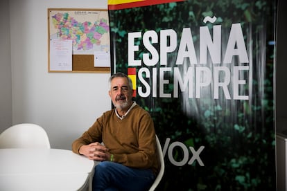 Álvaro Díaz-Mella López, candidato a la presidencia de la Xunta de Galicia por Vox, en la sede de su partido en Ourense.