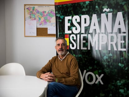 Álvaro Díaz-Mella López, candidato a la presidencia de la Xunta de Galicia por Vox, en la sede de su partido en Ourense.