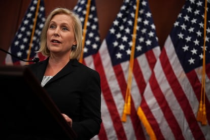 Kirsten Gillibrand, Albany, Nueva York (1966)
La senadora por Nueva York desde 2009 posee una de las voces más liberales de la cámara alta de Estados Unidos. Entre sus propuestas destacan la sanidad universal, la educación pública y las políticas de igualdad de género, postura que la alinea con movimiento #MeToo. Anunció su candidatura a la Casa Blanca el 15 de enero en el Late Show de Stephen Colbert. La periodista Ana Fernández Abad trazó un perfil de la candidata en S Moda a los pocos días de presentar su candidatura.