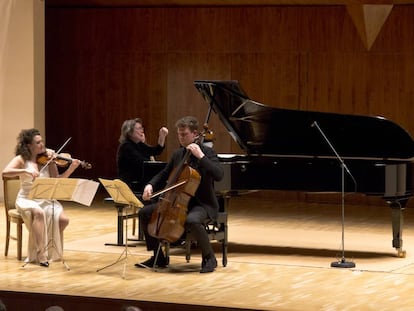Liza Ferschtman, Elisabeth Leonskaja e István Várdai en un momento del concierto.