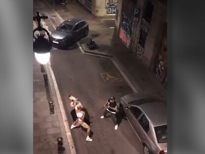 Un boxeador amateur golpea a dos ‘mossos’ y trata de robarles el coche